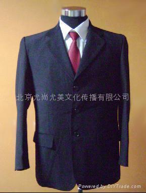 北京西裝、制服與工作禮儀服裝租賃服務 絲綢服飾的精致選擇與商務禮儀的完美融合